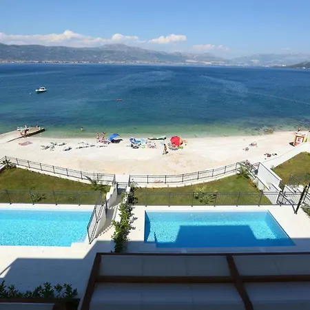Beachfront Lemonade With Pool Iii *