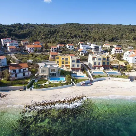 Апартаменты Beachfront Lemonade With Pool Iii Слатине