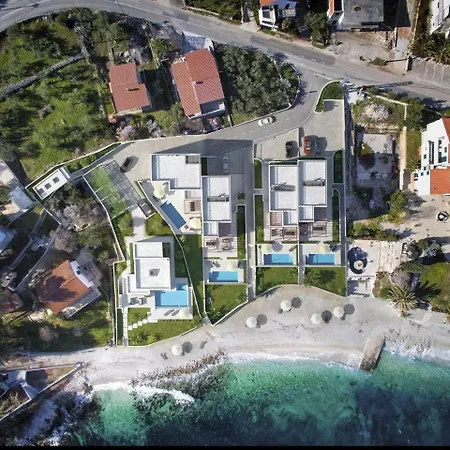 Beachfront Lemonade With Pool Iii
